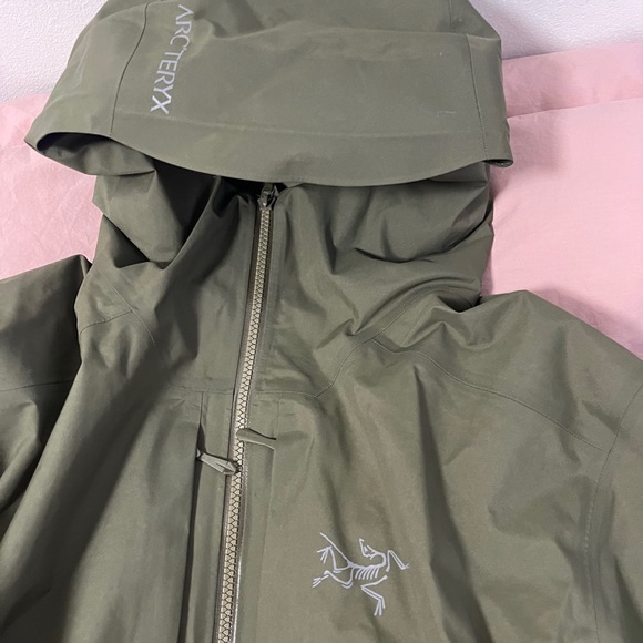 Arc'teryx Olive Gore-Tex Parka - Picture 4 of 6